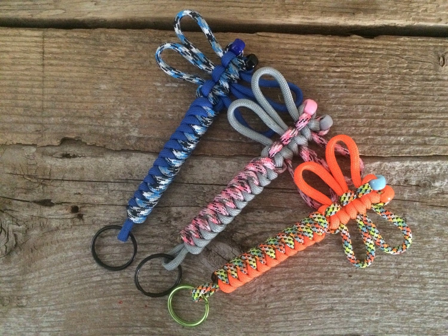 paracord-survival-keychain-taste-of-the-frontier