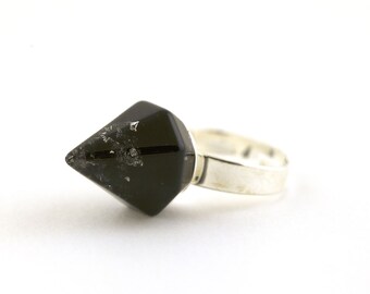 Black with silver flakes faceted spike, pyramid resin ring.