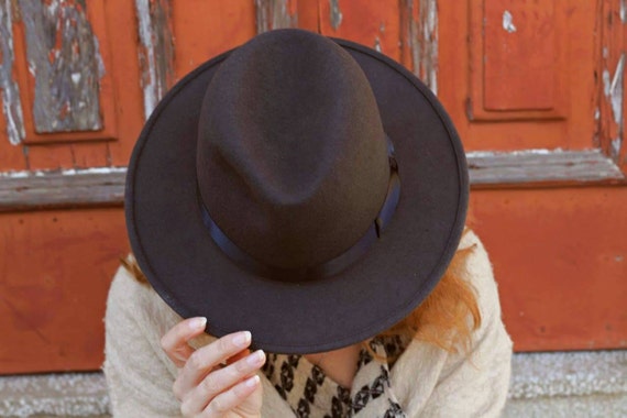 Grey Homburg hat with wide rigid flat brim satin black band