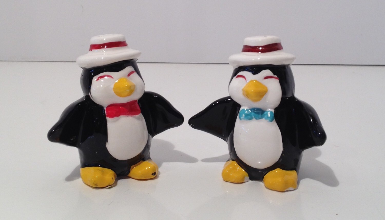 Vintage 2 Adorable Penguin Salt & Pepper Shakers