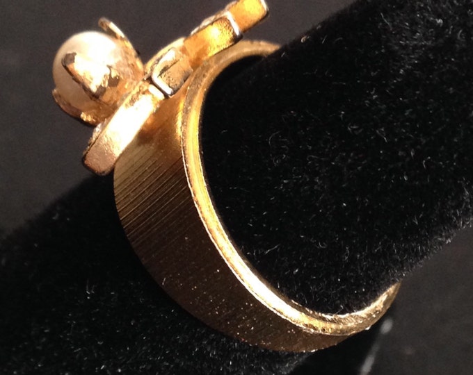 Storewide 25% Off SALE Vintage Textured 18k Gold Pearl Leaf Stem Designer Cocktail Ring Featuring Clear Rhinestone Spray Accents