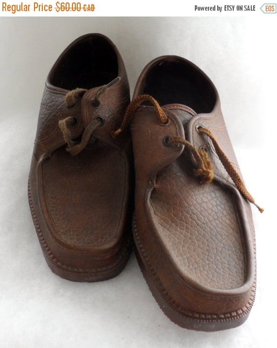 On Sale VINTAGE ITALIAN MADE Mens Lace Up Wallabee by BYGONERA