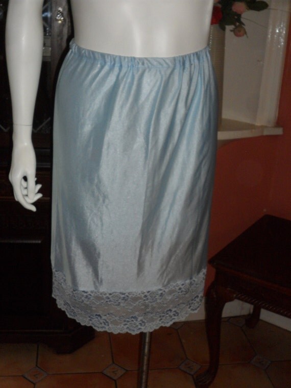 SALE Plus Size Lace Trim Half Slip Size 16/18