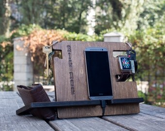 Personalized mens docking station - iPhone charging stand, anniversary gift idea – boyfriend charging dock