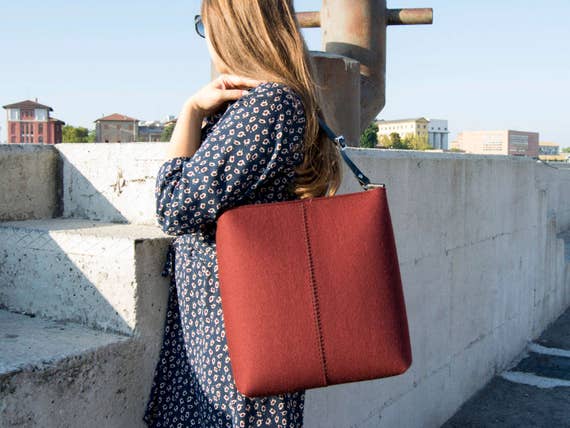 40% OFF - Large felt SHOULDER BAG with leather strap / maroon crossbody bag / wool felt bag / tote bag / felt tote / made in Italy
