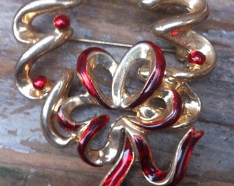 vintage festive wreath brooch