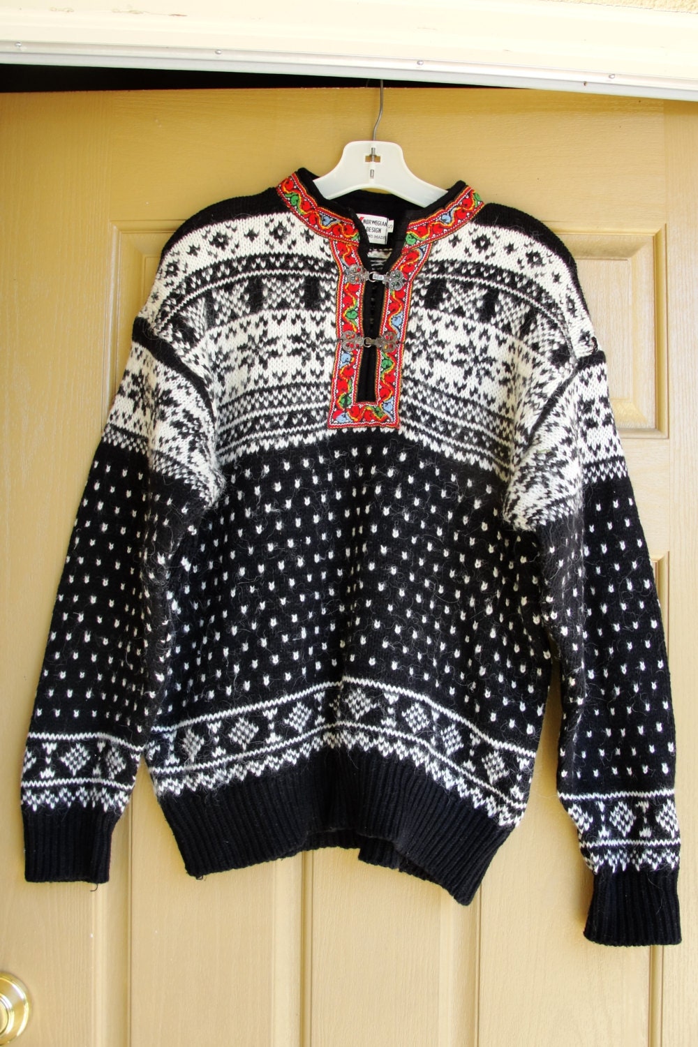 Traditional Setesdal Norwegian wool sweater heavy knit size S