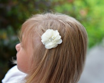 ivory hair clips, ivory bows, piggy tail hair clips, flower girl hair accessories, baby hair clips, pony tail hair clip, girl birthday gift