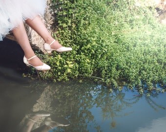 Non leather bridal shoes / vegan bridal sandals / low heel wedding shoes / beautifully cream shoes / high quality & comfortable / I do!