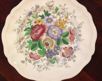 Vintage Royal Doulton Dinner Plate "Malvern" D6197 made in England