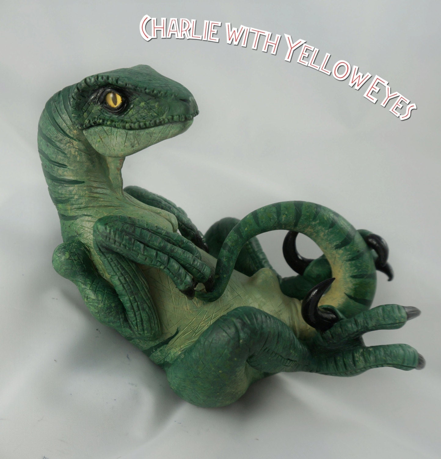 chronicle collectibles raptor hatchling