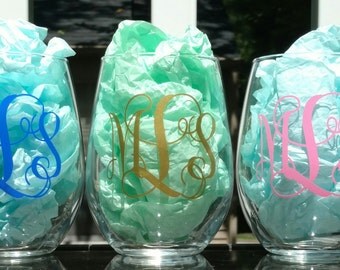 21oz bachelorette party favors, Monogram wine glass, Bridal party gifts, Bachelorette gift, Mr and Mrs gift, Girls weekend wine glasses