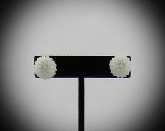 White Chrysanthemum Resin Earrings