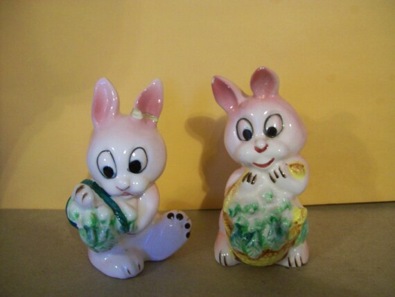 Rabbit Salt and Pepper Shakers, made in Japan 1950's, collectible, easter, spring, bunnies, rabbits, porcelain, pink