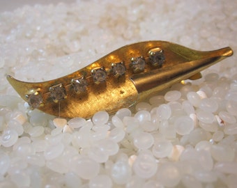 vintage barrette beautiful, etched gold tone leaf, pronged rhinestones