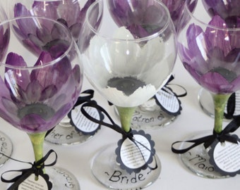 Bridesmaid wine glasses, bridesmaid gifts, personalized gift, painted wine glasses, wedding wine glasses, wedding favors, daisy flower, wine