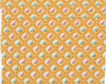 10 Vintage Precut Feed Sack Fabric Pieces ~ 5 Inch Squares Light Gold Background ~ Small Printed Cotton Feed Sack Material - Vintage 10