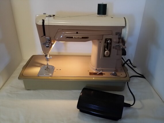 Vintage SINGER 404 Slant-O-Matic Sewing Machine Heavy Duty