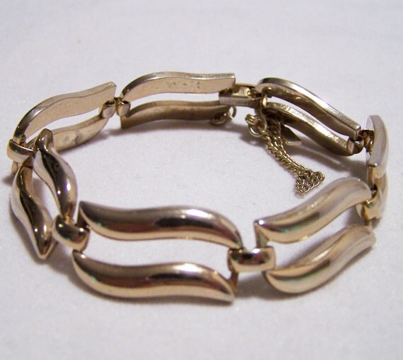 Gold Tone Bracelet Classic Style Signed by GretelsTreasures