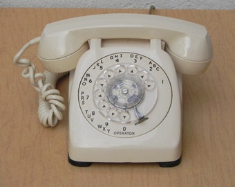 Automatic Electric Classic Dial Desk Phone in Almond