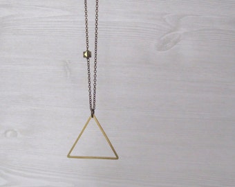 Trill - Long Brass Triangle Necklace with Large Triangle Pendant (Collier Triangle; Geometrische Schmuck; Dreieck Halskette) by InfinEight