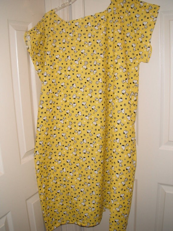 Snoopy on yellow cotton hospital gown