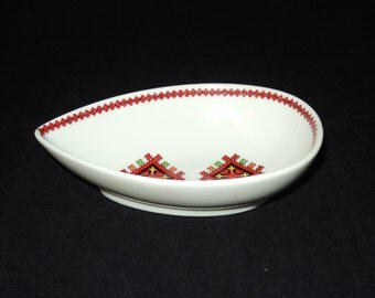 Ukrainian Folk Art Red Pattern Porcelain Olive Bowl