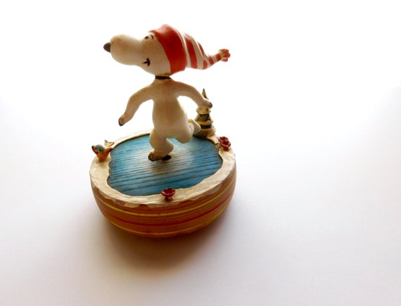 ice skating snoopy toy