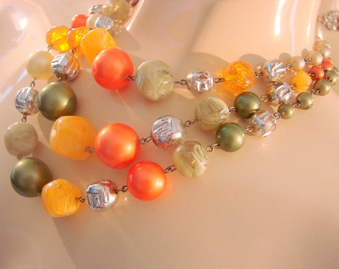 Lucite Bead Bib Necklace / Peach / Green / Persimmon / Orange / Silver / 50s Vintage Jewelry
