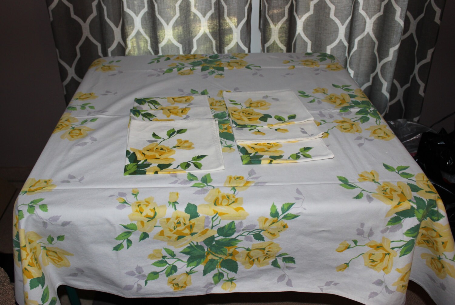 Vintage Wilendur Yellow Roses Tablecloth and 6 Napkins