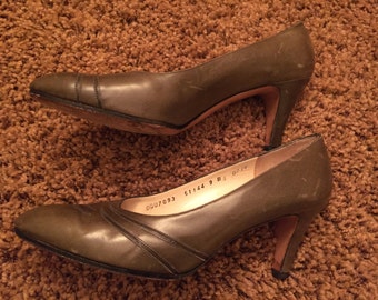 Vintage green Ferragamo heels