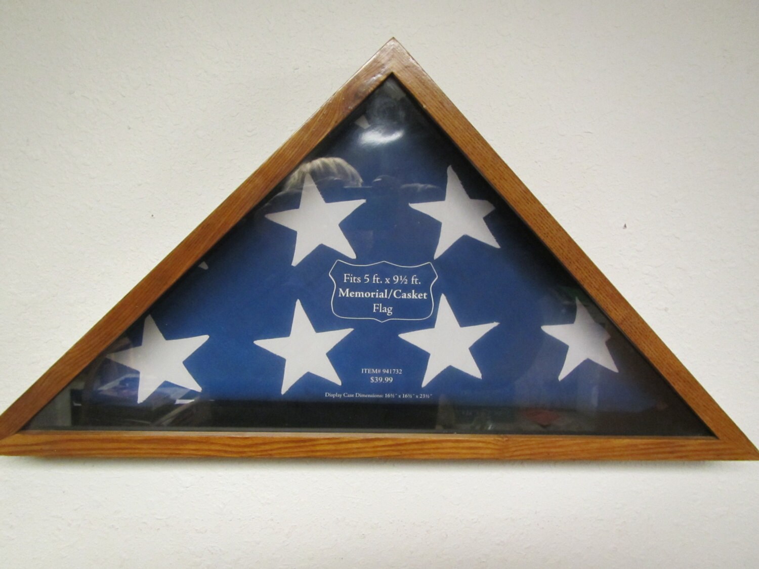 AMERICAN FLAG DISPLAY Case fits 5ft by 9 1/2 ft. Memorial