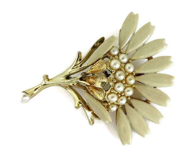 Cream Thermoset & Faux Pearl Brooch, Vintage 1950's Gold Tone Flower Pin