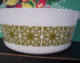 Pyrex Square Flowers (Verde) Cinderella Round Casseroles – Verde Green on White – 475-B – 2 1/2 Quart Casserole