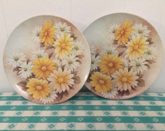 Vintage Melmac Melamine Plastic Picnic Plates- Sunflower- Retro Kitchen- Yellow- Camping Dishes- Glamping