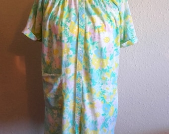 Vintage American 1960's floral house coat robe