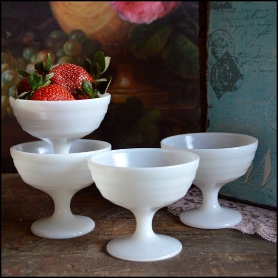Vintage Milk Glass Dessert Bowls / Vintage Hazel Atlas