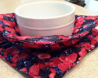 Microwave bowl potholder and matching trivet/potholder