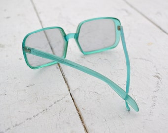 1970s Green Foster Grant Sunglasses