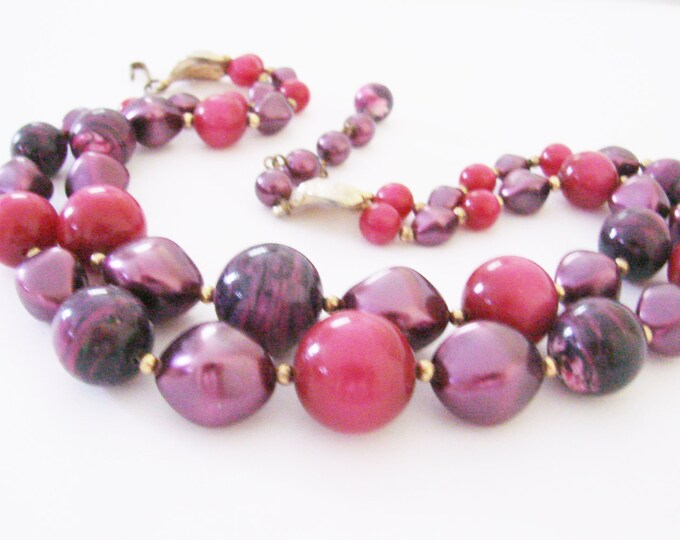 Vintage Lucite Bead Necklace / Cranberry Red / Variegated Purple / Deep Lavender / Jewelry / Jewellery