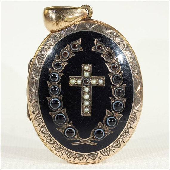 Victorian Wreath Mourning Locket