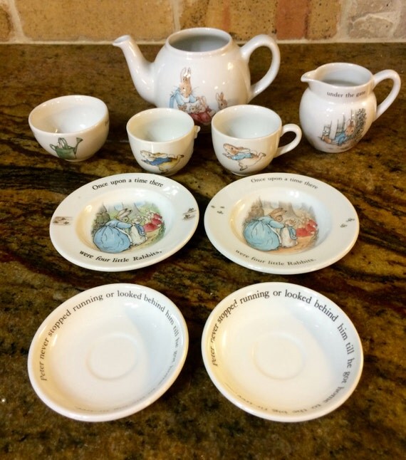 wedgwood peter rabbit miniature tea set