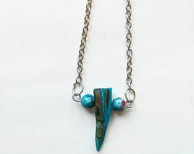 Minimalist blue stone necklace, blue minimalist necklace, shell necklace, boho minimalist necklace, boho blue stone, shell charm necklace