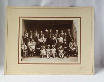 Grande photo de famille ancienne sépia / mariage photo originale avec carton d'origine / 1930 / authentique photo noir et blanc française /
