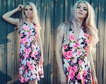 1970s Graphic Floral Halter Dress - Medium