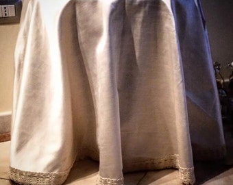 Silk shantung and macramé tablecloth