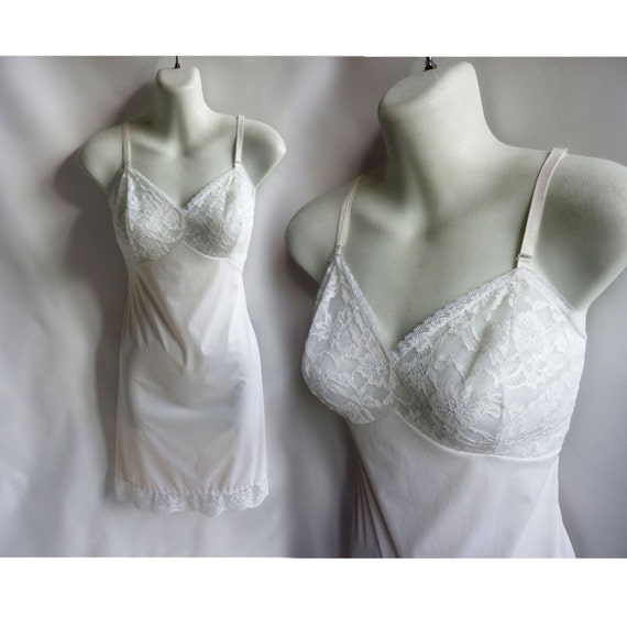 50s Vintage Slip Size M White Nylon Lace Vanity Fair Lingerie 4982