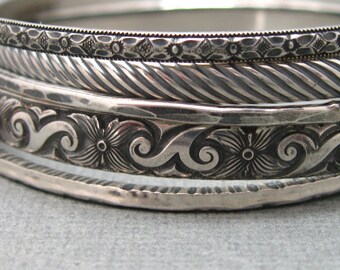 Floral and Ribbon Set of 5 Hammered Bangles in Sterling Silver, Artisan Handmade Sterling Patterned Bangles 5 Bracelet Set