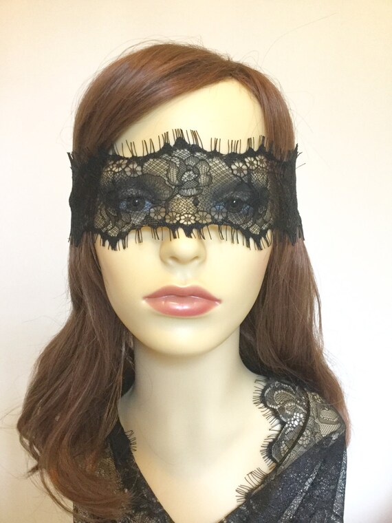 Black lace blindfold masquerade veil. by talulahblue on Etsy