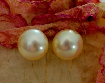 Angela - Beautiful Ivory color freshwater pearl stud earrings, wedding earrings, stud earrings, gift idea for her, June B-day, pearl jewelry